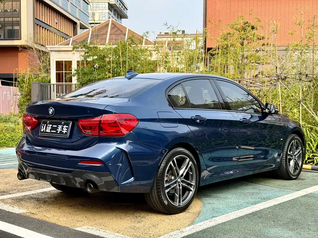BMW 1 Series 2021 — фото 12
