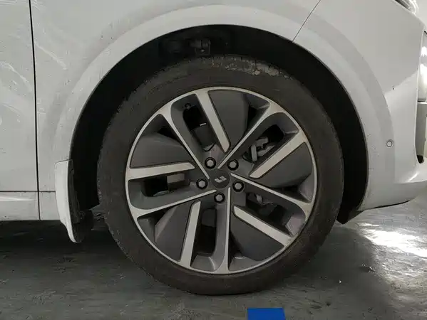 Li Auto L6 2024
