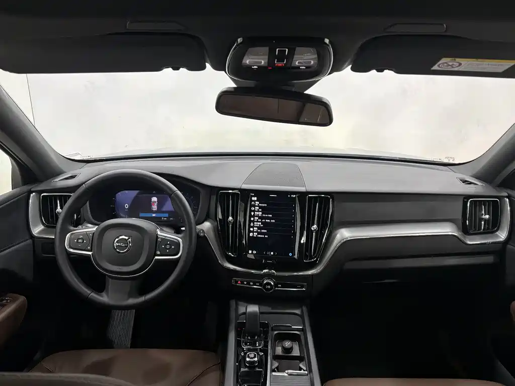Volvo XC60 2025 — фото 13