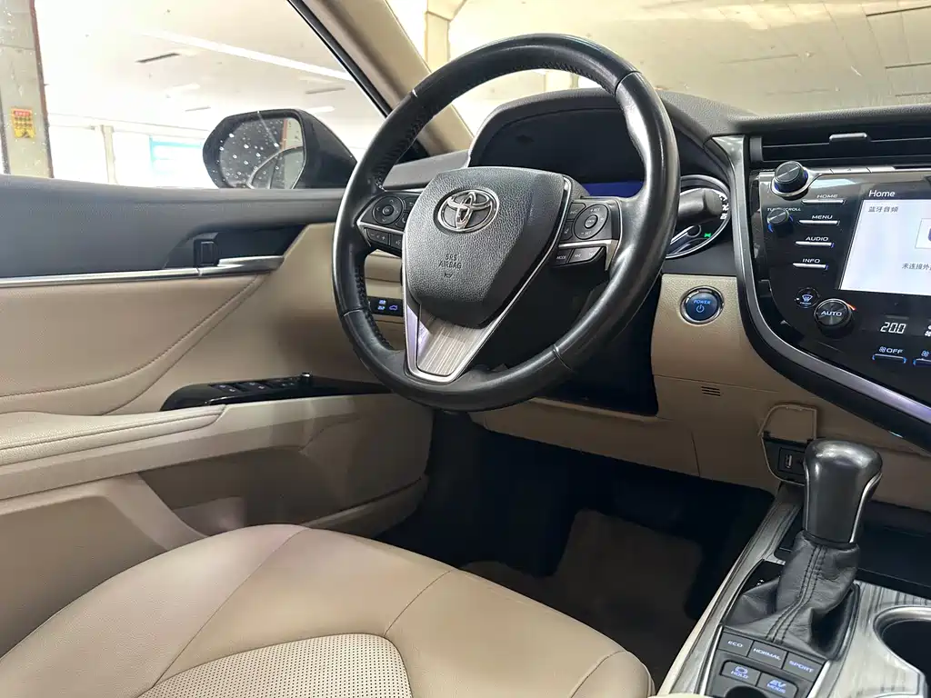 Toyota Camry 2018 — фото 17