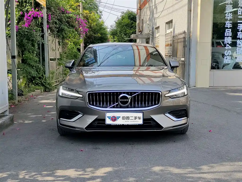 Volvo S60 2021 — фото 2