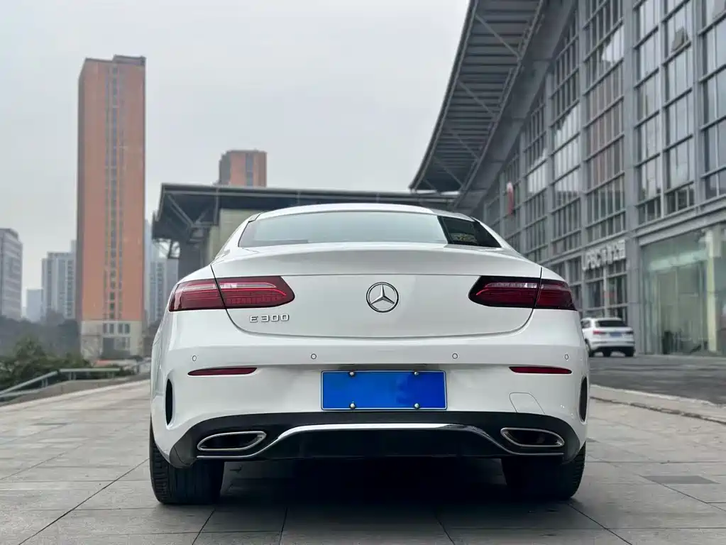 Mercedes-Benz E-Class 2022