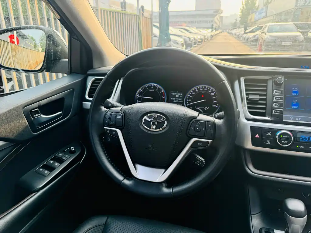 Toyota Highlander 2018 — фото 11