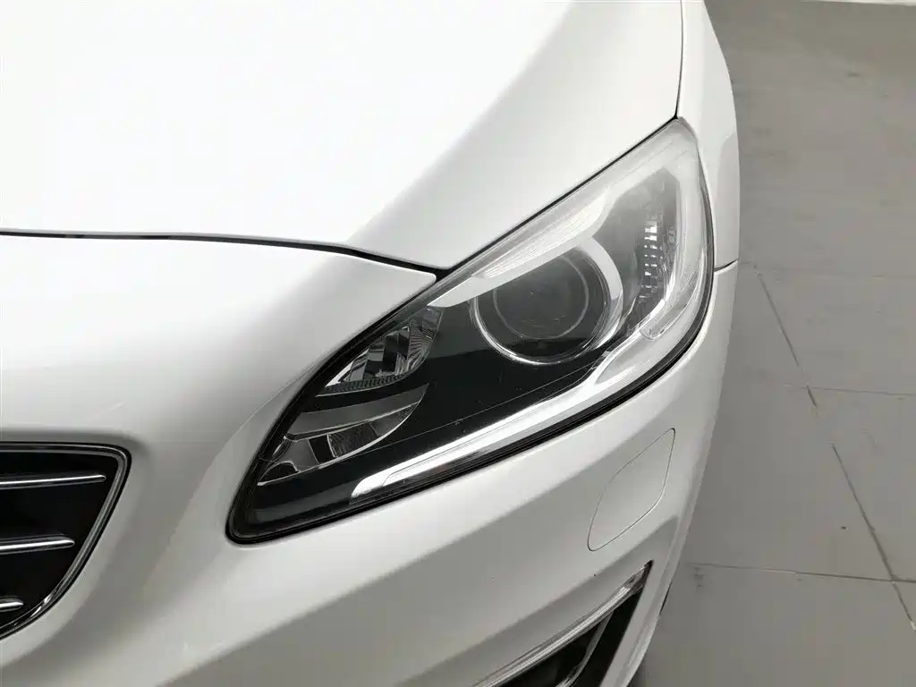 Volvo S60 2015 — фото 7