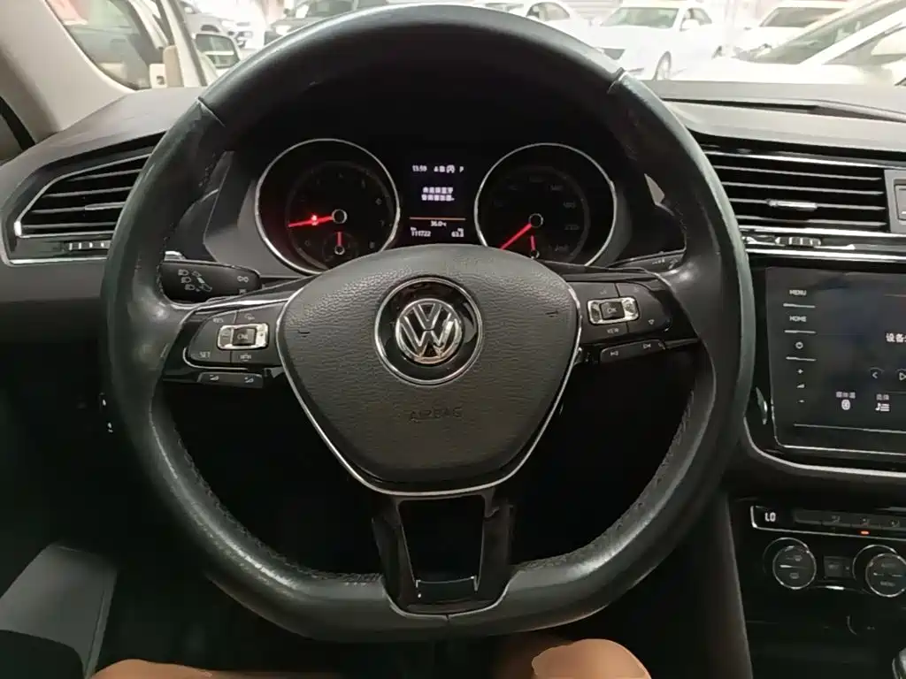 Volkswagen Tiguan L 2020 — фото 11