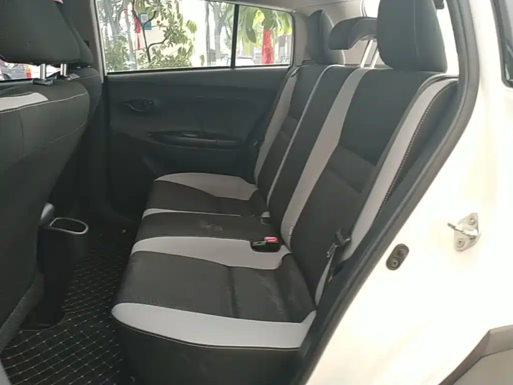 Toyota Yaris L 2020 — фото 17