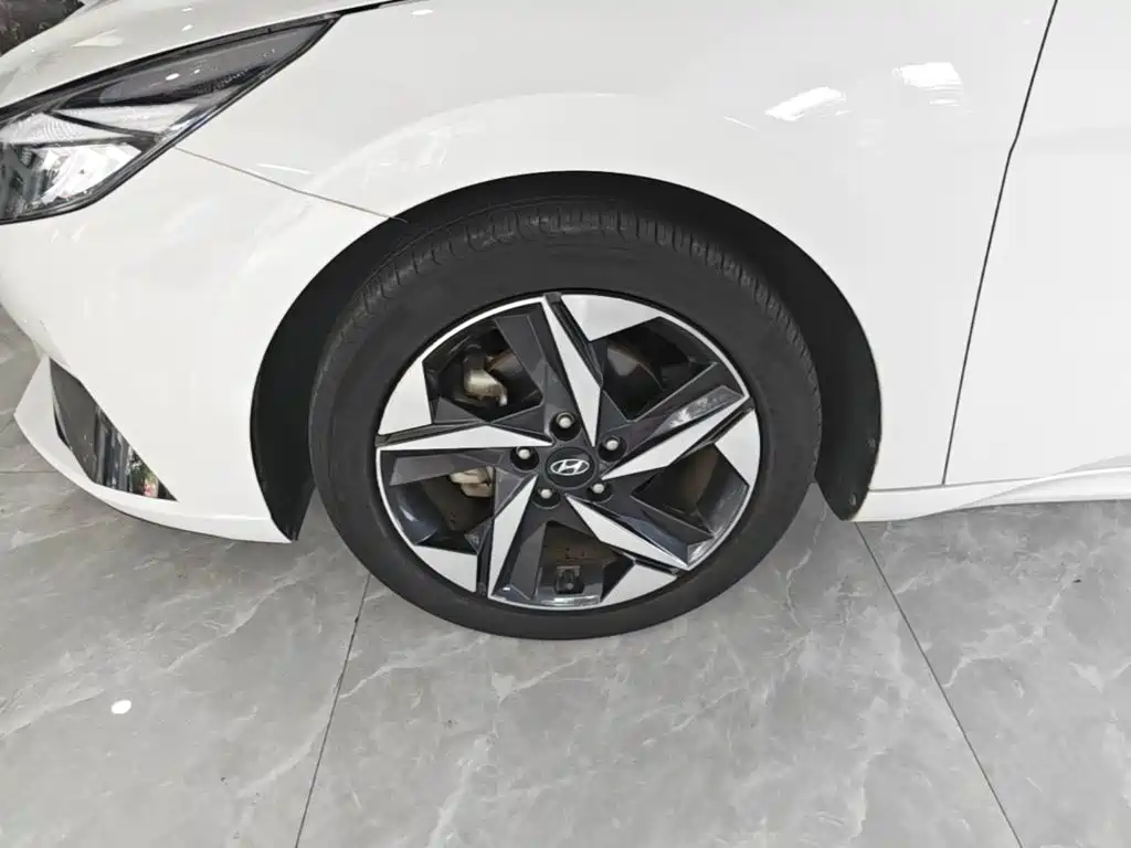 Hyundai Elantra 2022 — фото 23
