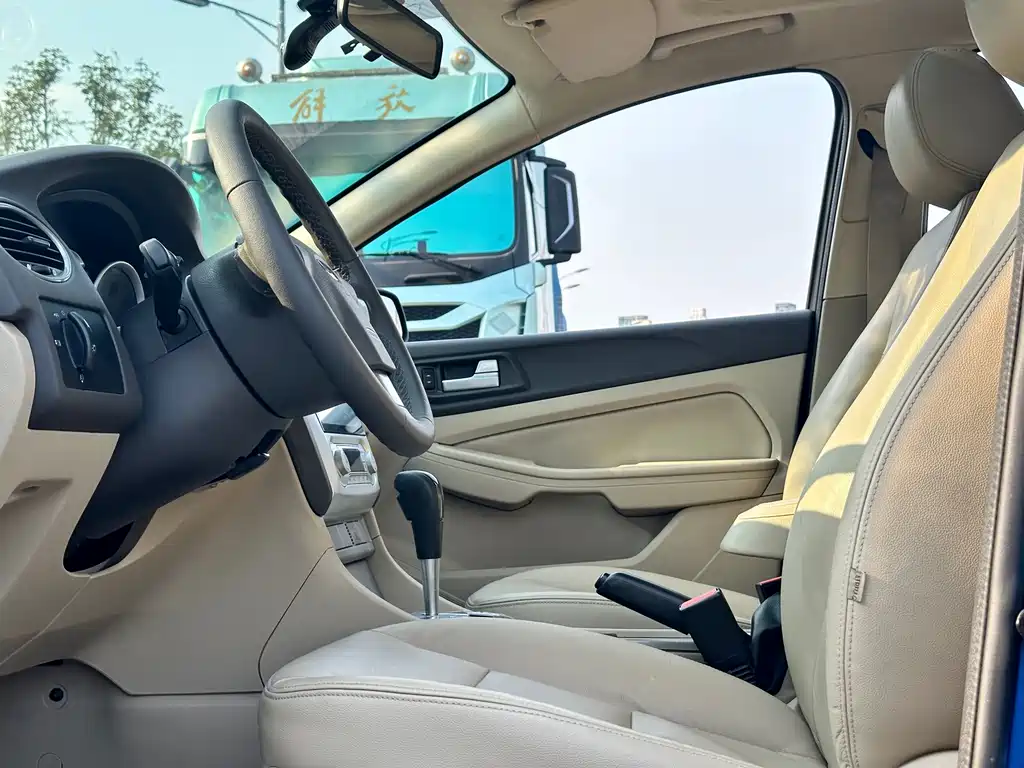 Ford Focus 2014 — фото 15