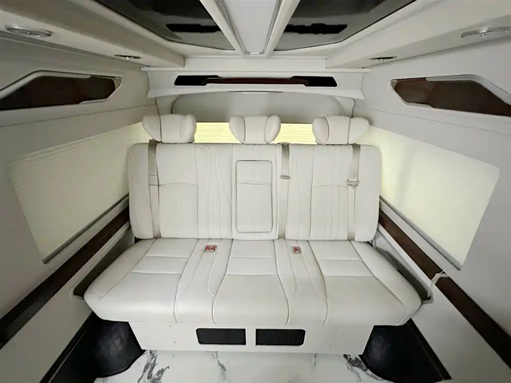 Toyota Hiace 2021 — фото 20
