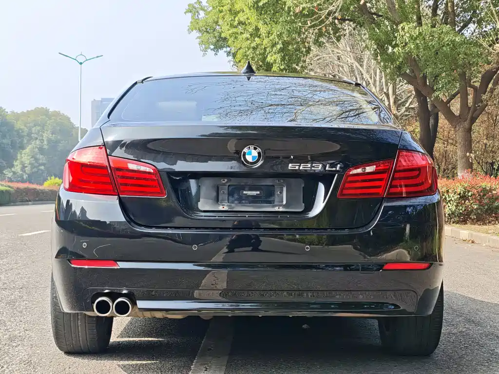 BMW 5 Series 2012 — фото 19