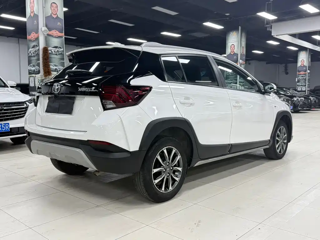 Toyota Yaris L 2023