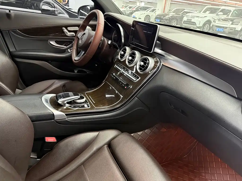 Mercedes-Benz GLC 2018 — фото 11