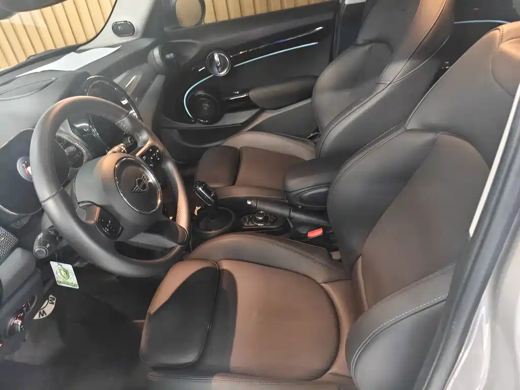 MINI MINI 2023