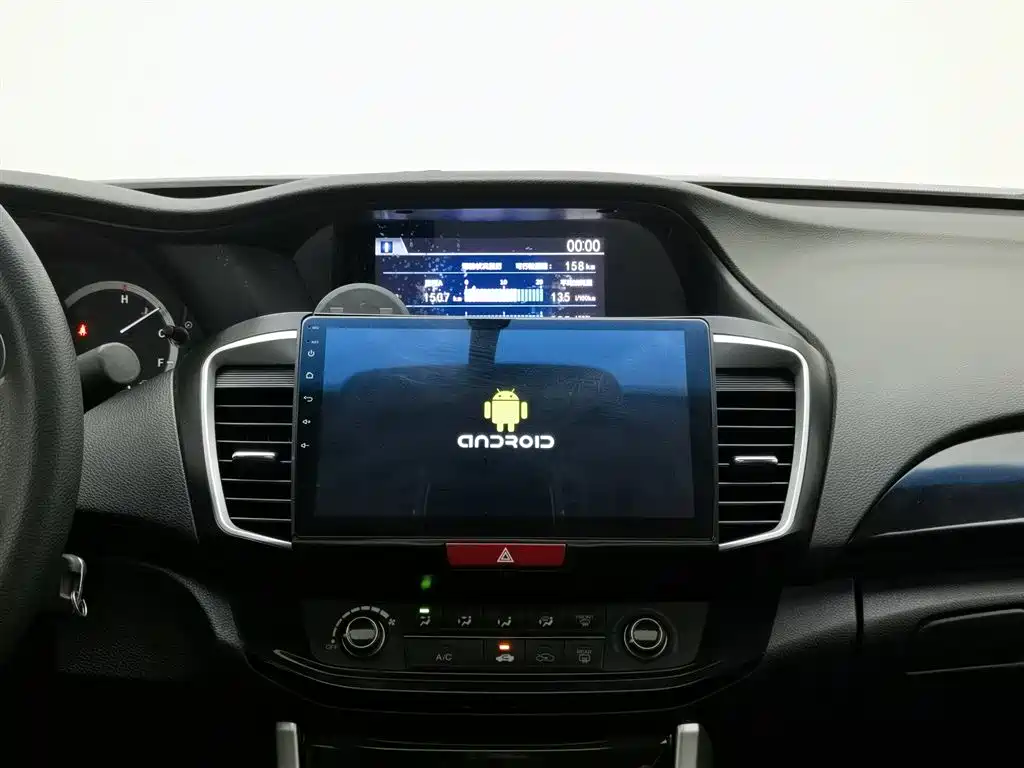 Honda Accord 2018 — фото 12