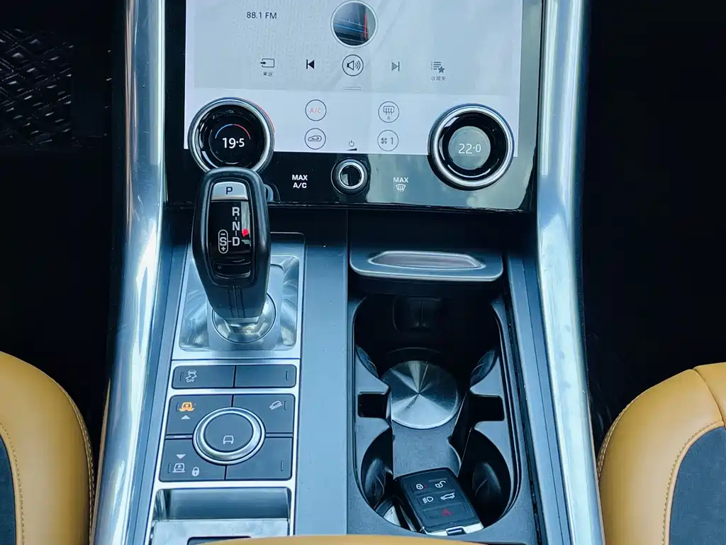 Land Rover Sport 2020 — фото 12