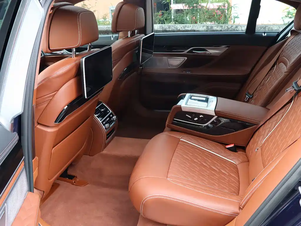 BMW 7 Series 2022 — фото 16