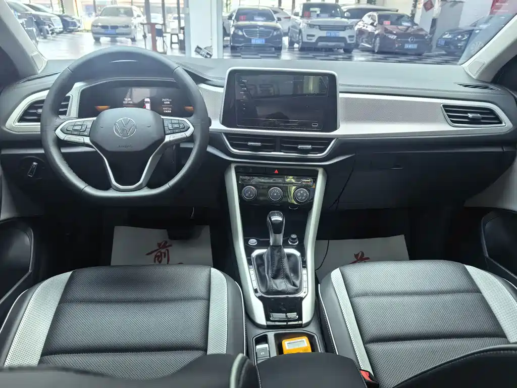 Volkswagen T-Roc 2023 — фото 14