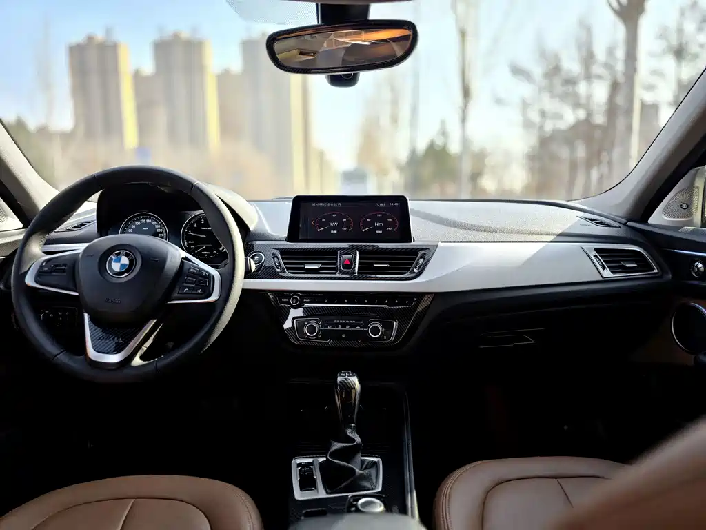BMW 1 Series 2018 — фото 10