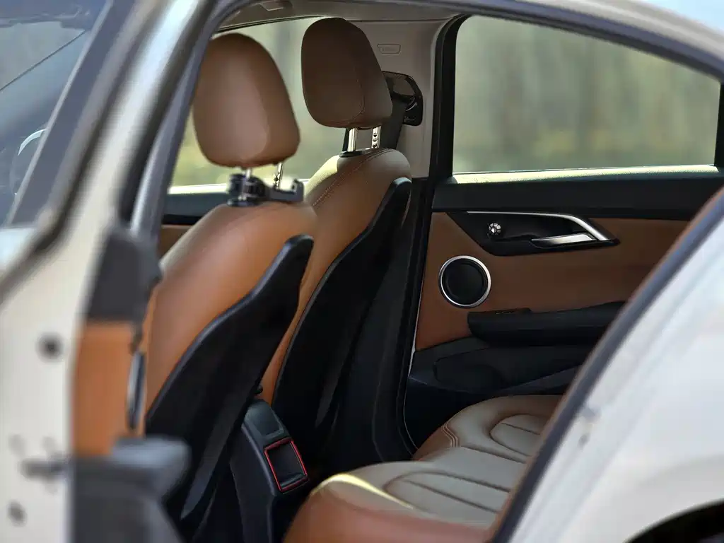BMW 1 Series 2018 — фото 13