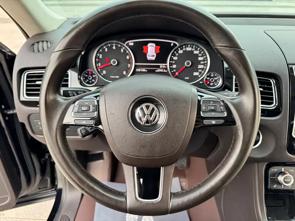 Volkswagen Touareg 2017 — фото 14
