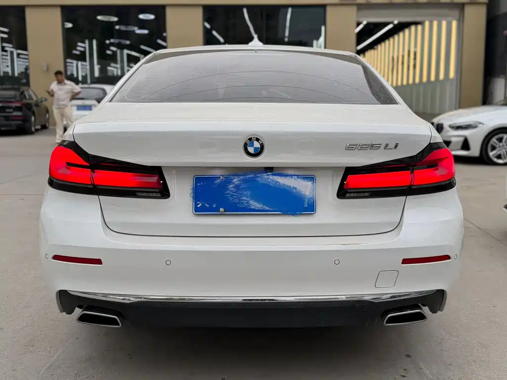 BMW 5 Series 2022