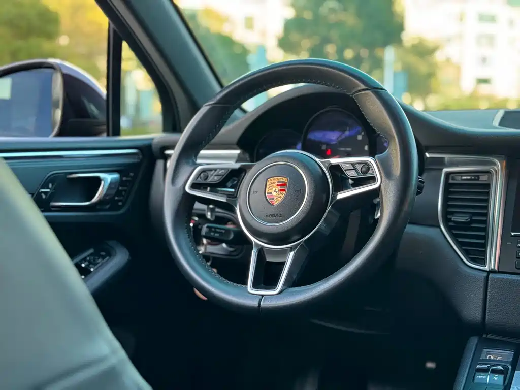 Porsche Macan 2016 — фото 11