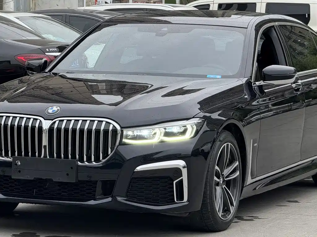 BMW 7 Series 2021 — фото 1