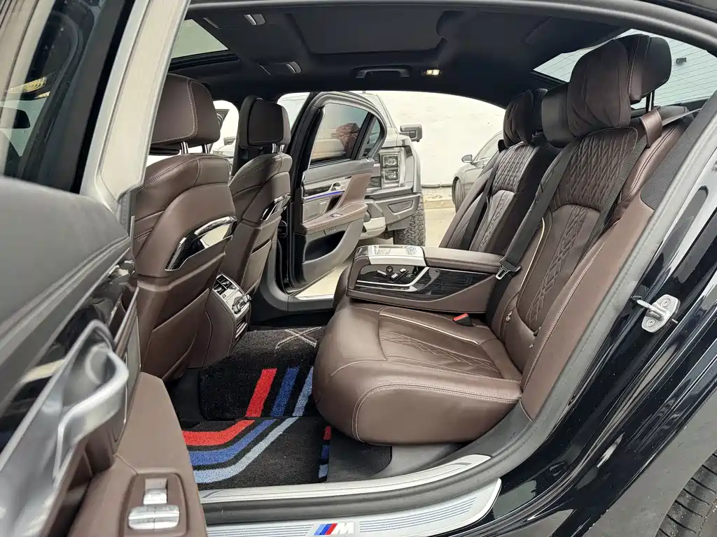 BMW 7 Series 2021 — фото 13