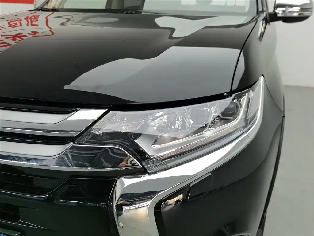 Mitsubishi Outlander 2015 — фото 7