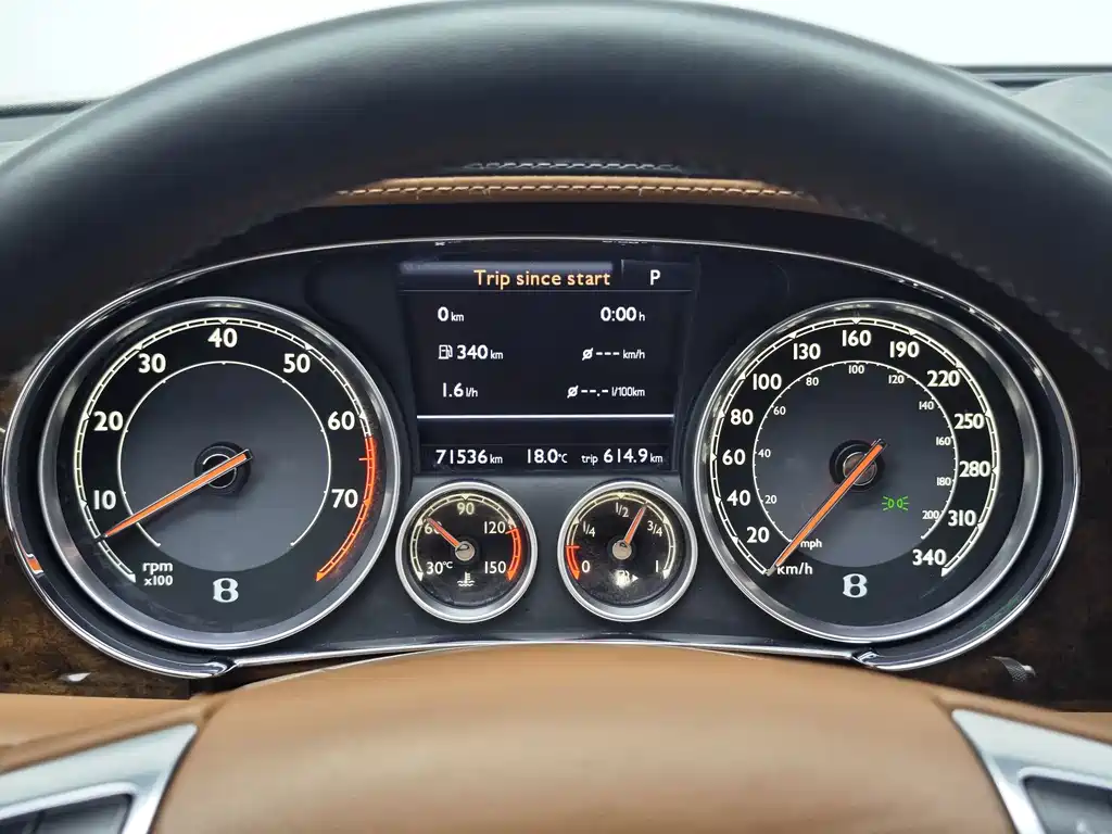 Bentley Flying Spur 2015 — фото 47