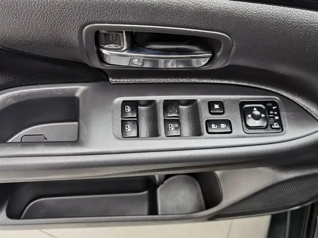Mitsubishi Outlander 2015 — фото 9