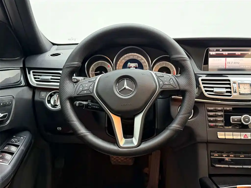 Mercedes-Benz E-Class 2015 — фото 27