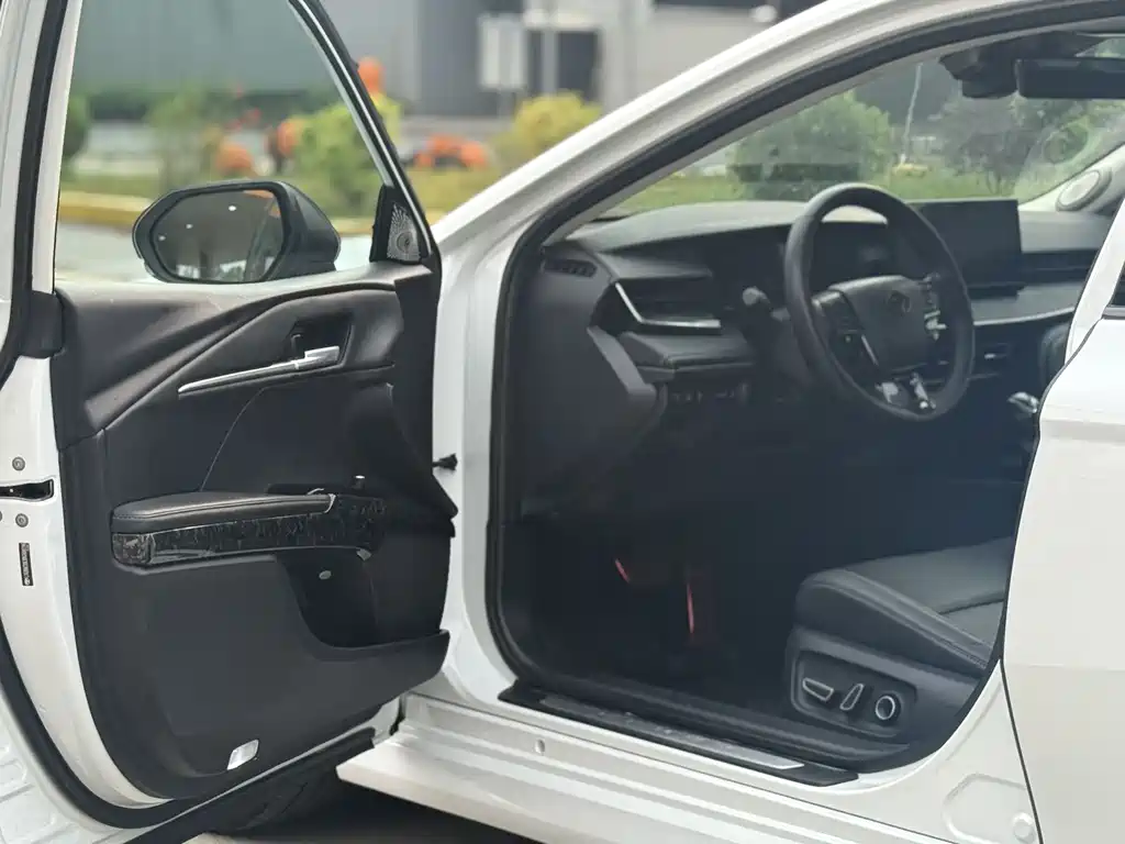 Toyota Camry 2024 — фото 12