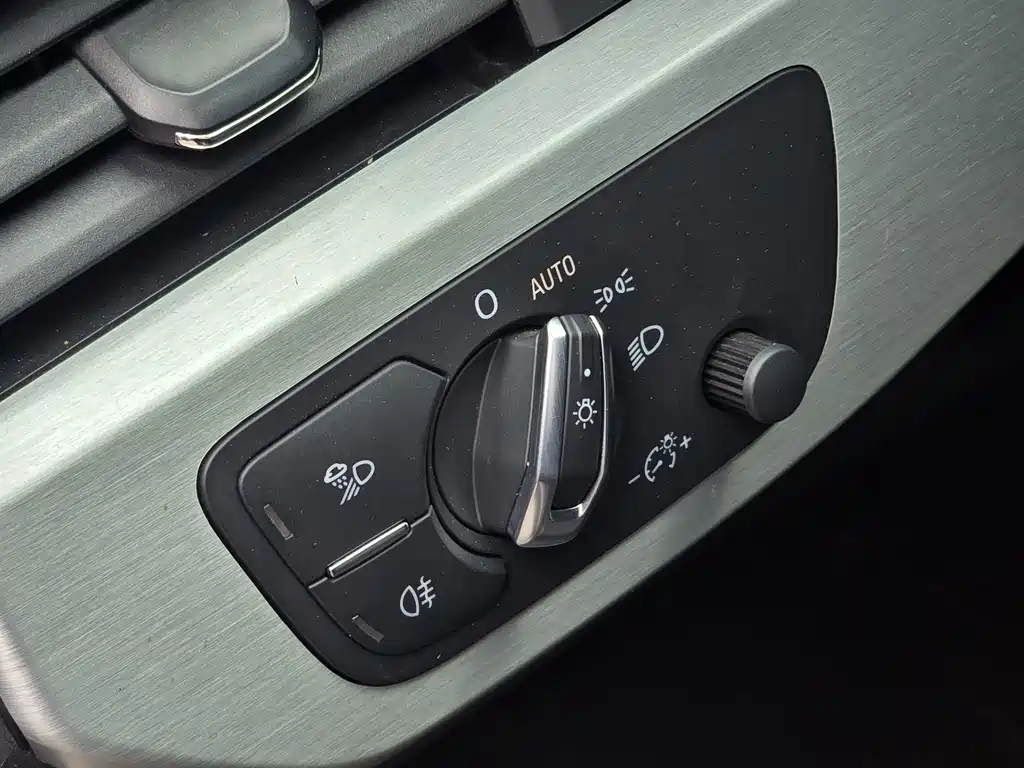 Audi A4L 2021 — фото 19