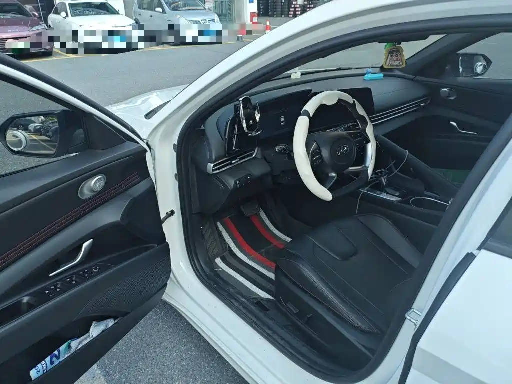 Hyundai Elantra 2023 — фото 14