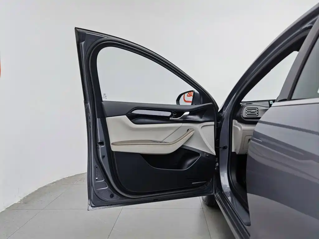BYD Qin PLUS 2023 — фото 8