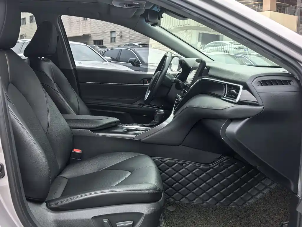Toyota Camry 2022 — фото 13