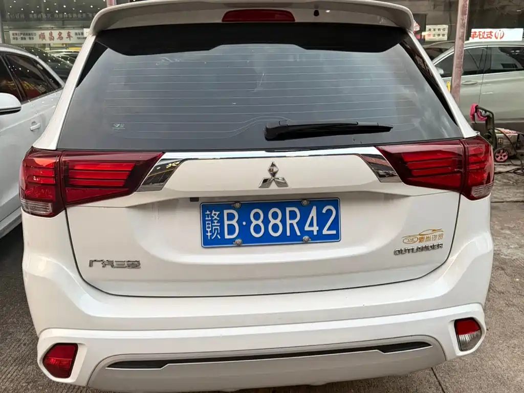 Mitsubishi Outlander 2022 — фото 10