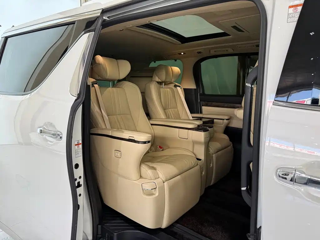 Toyota Alphard 2021 — фото 11