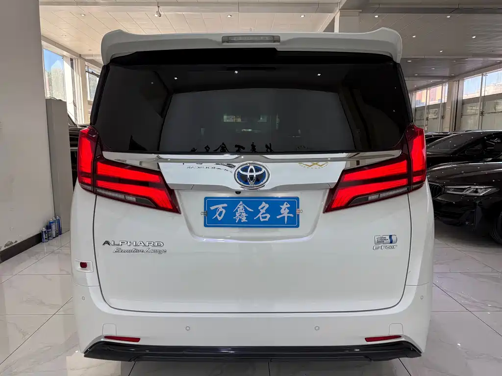 Toyota Alphard 2021 — фото 19