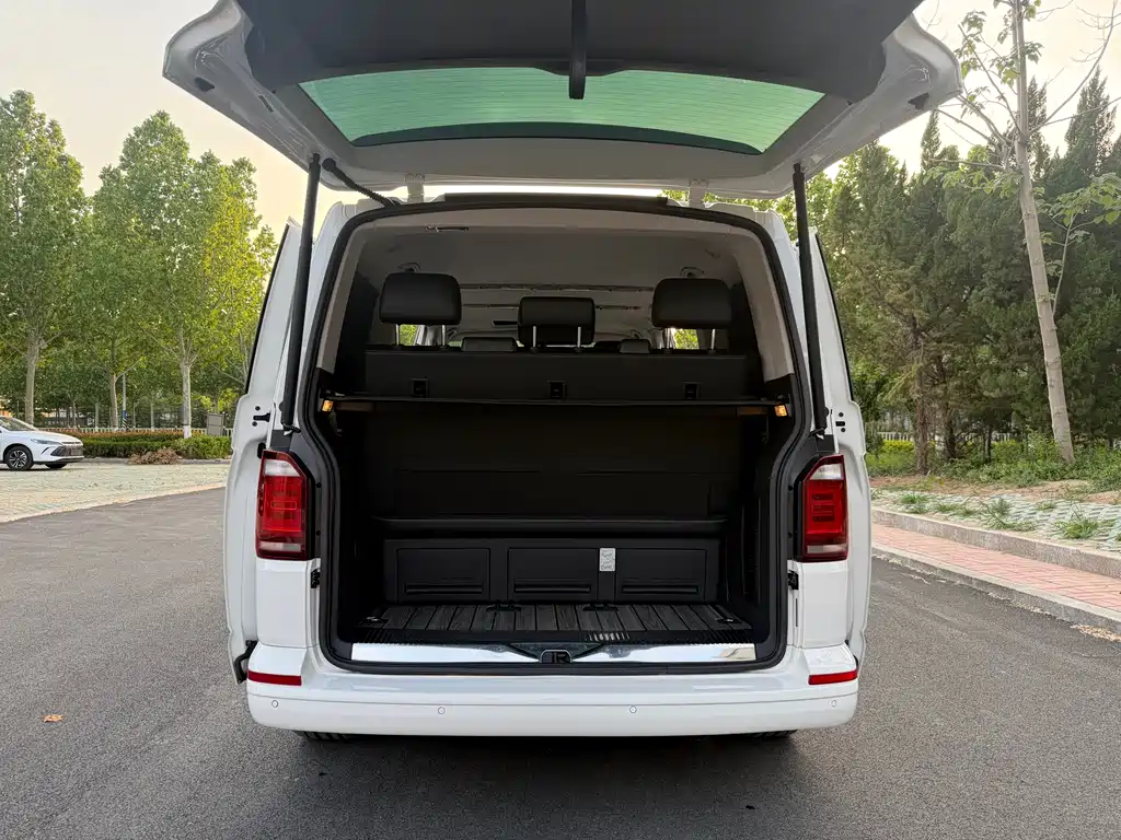 Volkswagen Multivan 2018 — фото 17