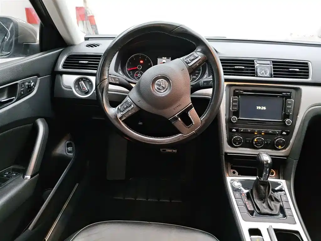 Volkswagen Passat 2015 — фото 6