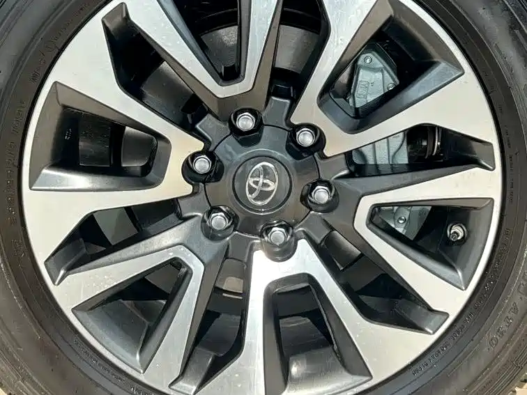 Toyota Prado — фото 18