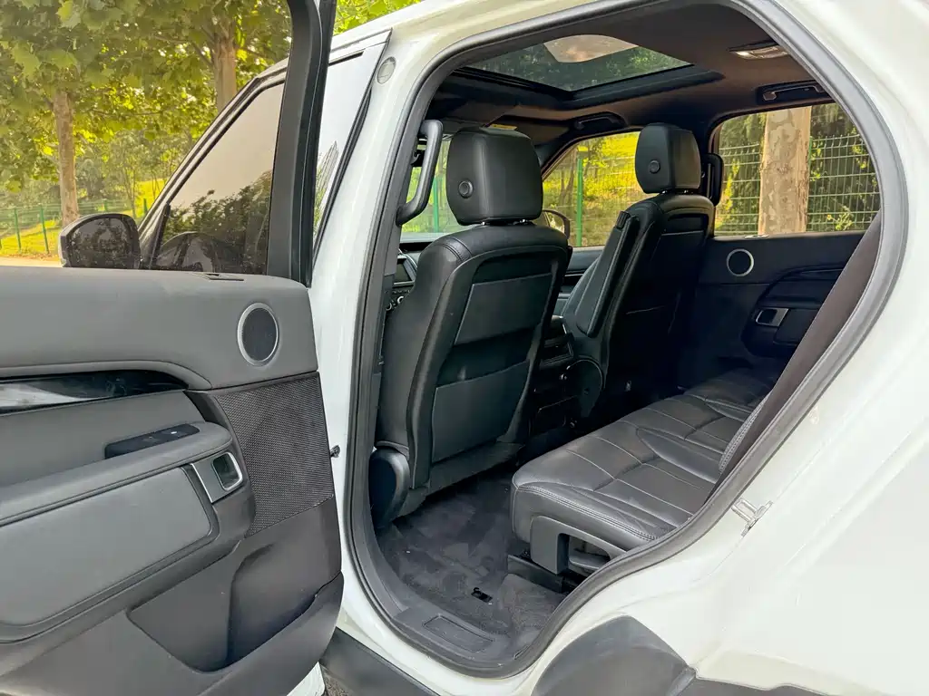 Land Rover Discovery 2019 — фото 13