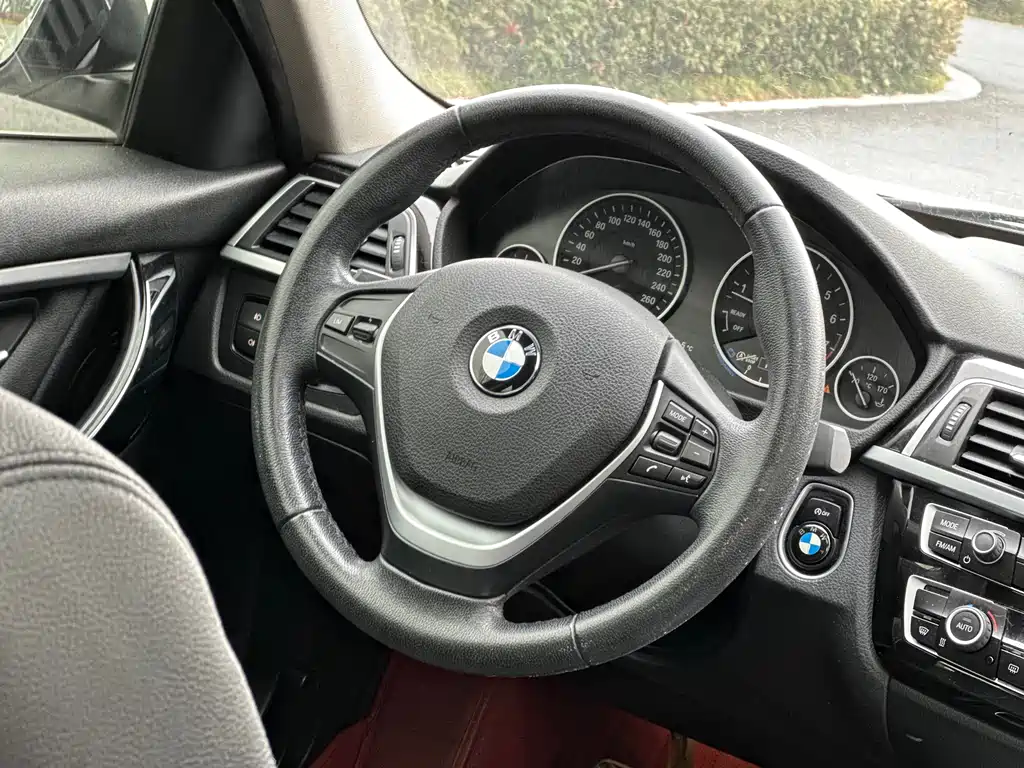 BMW 3 Series 2017 — фото 14
