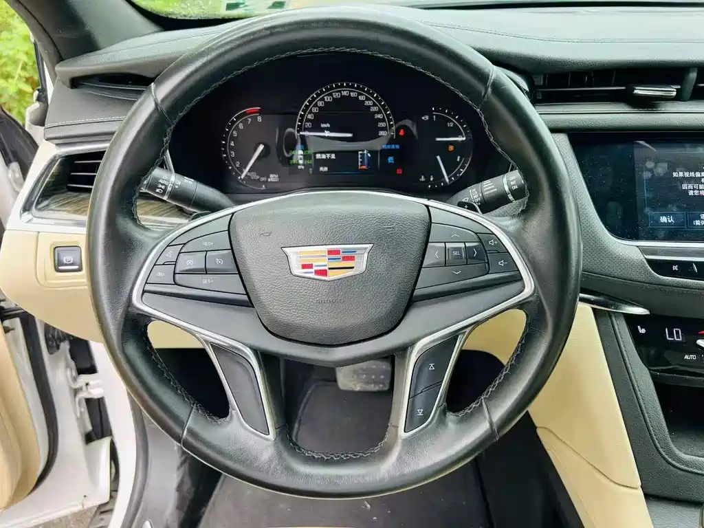Cadillac XT5 2016 — фото 9