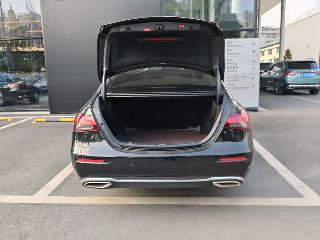 Mercedes-Benz E-Class 2022 — фото 11