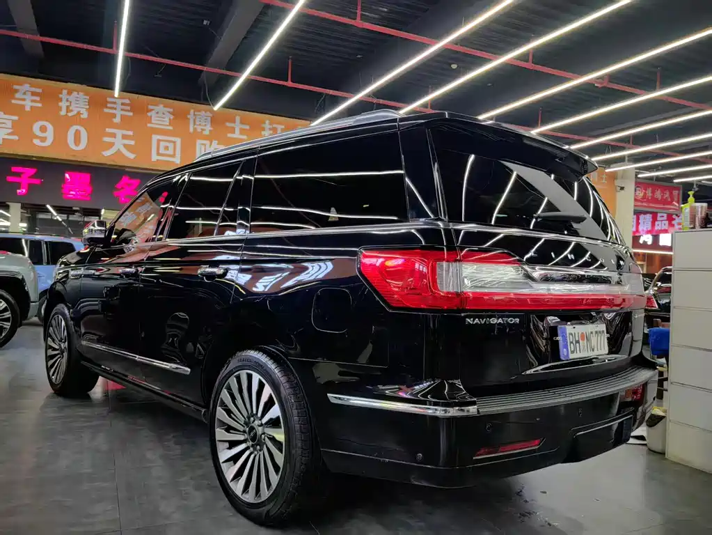 Lincoln Navigator 2019 — фото 16