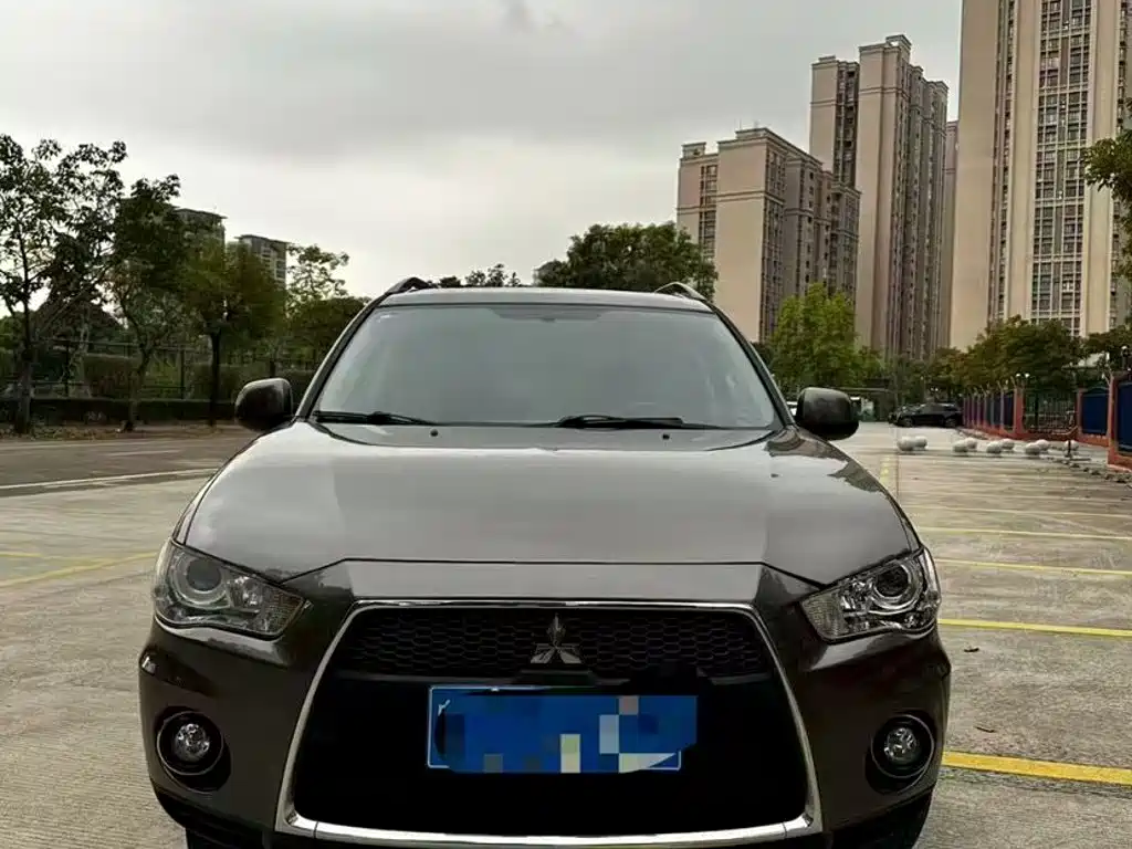 Mitsubishi Outlander 2012