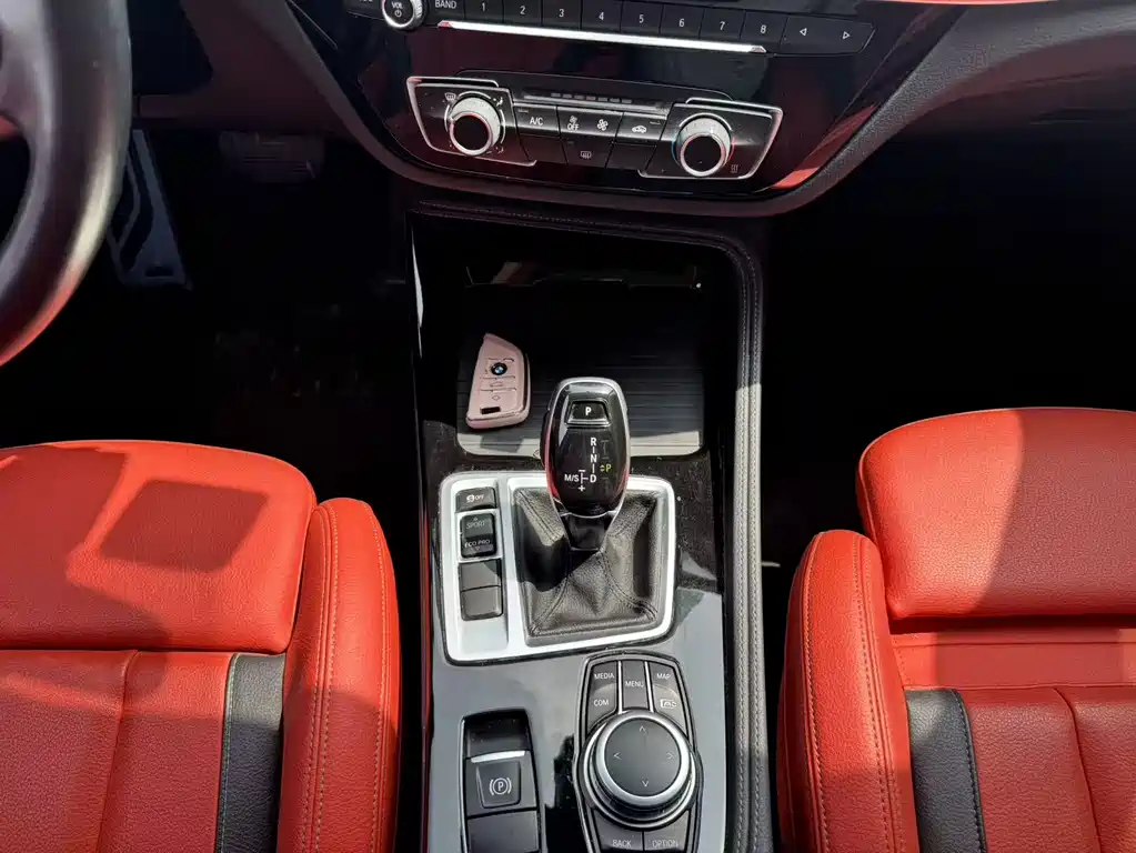 BMW 1 Series 2021 — фото 14
